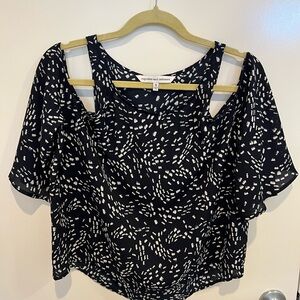 Cupcakes& Cashmere Lisbon Cold Shoulder Women's Navy and White Top
